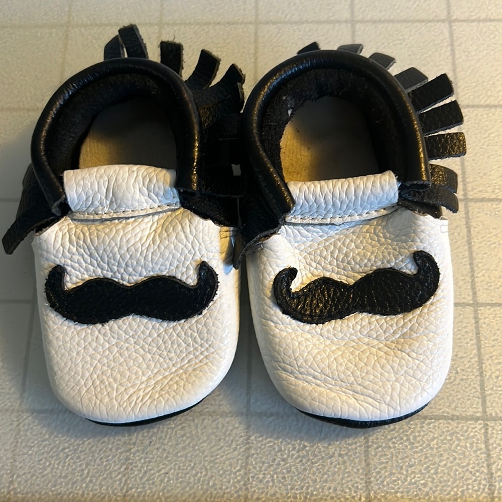 robeez size  6-12 months